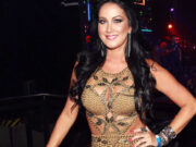 Aos 43 anos, Helen Ganzarolli exibe corpão malhado: Treino de hoje! vamos com tudo!”