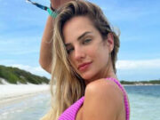 Em passeio de barco, Gabi Martins aposta em biquíni pp e empina bumbum: “Gata!”