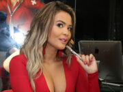 De fio dental, Geisy Arruda posa de costa e dá zoom: “Essa mulher me deixa maluco!”