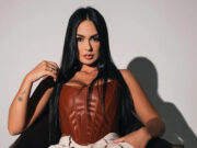 A nova musa do BBB 23, Larissa Santos exibe volume bronzeado: “Minha favorita!”