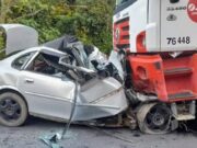 Vídeo mostra momento da colisão entre carreta e carro que matou pais e 4 filhos na BR-101