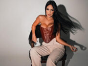 Larissa Santos posa fantasiada e comissão saltando: “Fred tirou uma sorte absurda!”