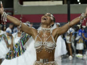 Sabrina Sato aposta em look revelador para curtir carnaval: “Vai ter casório na Sapucaí!”