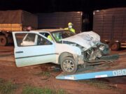 Batida entre dois carros e uma carreta deixa BR-163 bloqueada; sem feridos