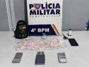 PM apreende 310 porções de entorpecentes e prende quatro pessoas por tráfico de drogas