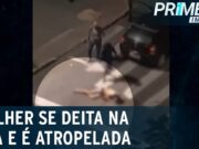 Mulher se deita no meio da rua e é atropelada por motorista desatento; veja
