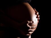 24 adolescentes se tornam mães a cada dia em Mato Grosso