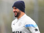 Jogador do City é flagrado abaixando as calças e se expondo em bar e pode ser investigado