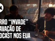 Vídeo flagra momento em que carro ‘invade’ gravação de podcast nos Estados Unidos