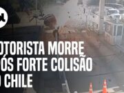 Carro em alta velocidade bate contra pedágio no Chile; motorista de 21 anos morreu