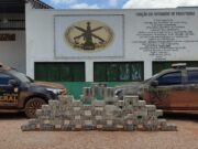 Polícia Federal apreende 450 kg de cocaína enterrada em mata