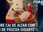 Padre cai com ovo de páscoa gigante em missa e viraliza; veja