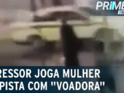Pedestre é atacada por homem com “voadora” no meio da rua no RJ; veja