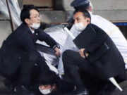 Susto! Primeiro-ministro japonês é retirado de evento após explosão; veja