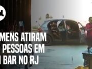 Vídeo mostra grupo com armamento pesado invadindo bar e atirando no RJ; veja