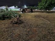 Mulher fica ferida após perder controle de Hilux e capotar