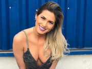 Lívia Andrade exibe cliques em dia de fazenda e sensualiza: ‘Dona de fazenda’