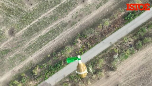 Drones russos lançam granadas em ucranianos; um deles escapa por pouco