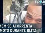 Homem se amarra em moto para evitar apreensão do veículo durante blitz; veja