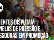 Clientes disputam panelas de pressão e vassouras em inauguração de loja no Rio