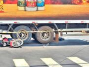 Motociclista morre atropelado por caminhão em cruzamento