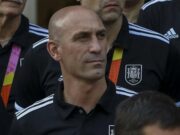 Fifa suspende Luis Rubiales por 90 dias enquanto investiga beijo forçado em Jenni Hermoso