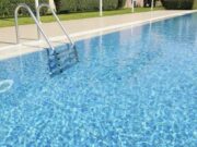 Bebê de 2 anos morre em hospital após se afogar em piscina