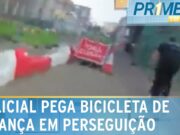 Flagra: policial usa bicicleta de criança para perseguir suspeito; veja