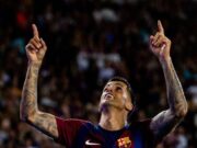 Cancelo se irrita com tietagem no CT do Barcelona; ‘querem fotos para vender depois’