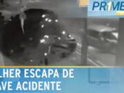 Flagra: mulher quase é atingida por carros durante grave acidente