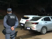 Bandidos roubam carro de aplicativo e morrem em confronto com policiais