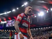 Flamengo vence Bragantino e entra na briga pelo título do Brasileiro