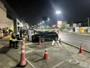 4 motoristas são presos e 50 veículos removidos em blitz na Fernando Corrêa
