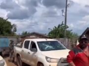 Fazendeiro preso por danificar veículos oficiais com picareta é solto