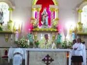 ‘Deve ser um casal pobre’, diz padre ao reclamar de decoração de casamento