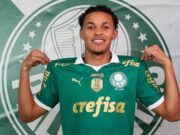 Lázaro veste camisa do Palmeiras e prevê ano de sucesso: ‘Obcecado em fazer gols’