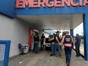 Bandido morre em confronto com a polícia após fazer família refém em roubo de carro