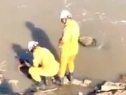 Morto “acorda” logo após ser resgatado por bombeiros por suposto afogamento