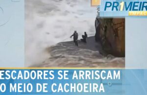 Sem medo do perigo: Dupla é flagrada pescando no meio de cachoeira; veja