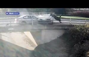 Motorista de BMW é condenado por ‘lançar’ motociclista de viaduto após discussão; veja