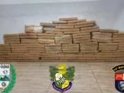 PM apreende adolescente que dirigia carro com 120 quilos de maconha