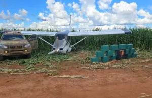 Gefron apreende 500 quilos de cocaína após queda de aeronave em MT