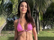 Bianca Andrade exibe abdômen trincado em dia de sol com namorado: ‘My carioca skin’