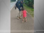 Criança é resgatada andando sozinha em rodovia de Goiás; veja