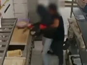 Vídeo: Motoboy invade restaurante e ameaça funcionário com faca em Cuiabá