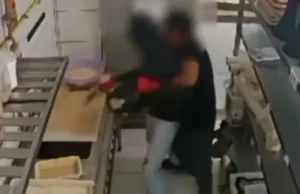 Vídeo: Motoboy invade restaurante e ameaça funcionário com faca em Cuiabá