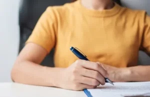 Mulher é presa ao tentar assinar procuração em cartório com documento falso