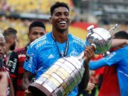 Corinthians está em negociações avançadas com o goleiro Hugo Souza, do Flamengo