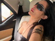 Cleo reúne cliques de cochilos em lugares inusitados e fã reage: ‘Até dormindo é linda’