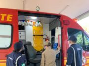 Por telefone, bombeiros orientam família e salvam bebê engasgado com uma pedra